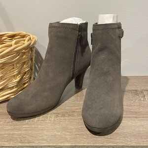G.H. Bass & Co Women’s Allure Suede 3 Inch Booties size 7.5